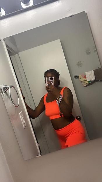 Miere, 21  female escort, Richmond